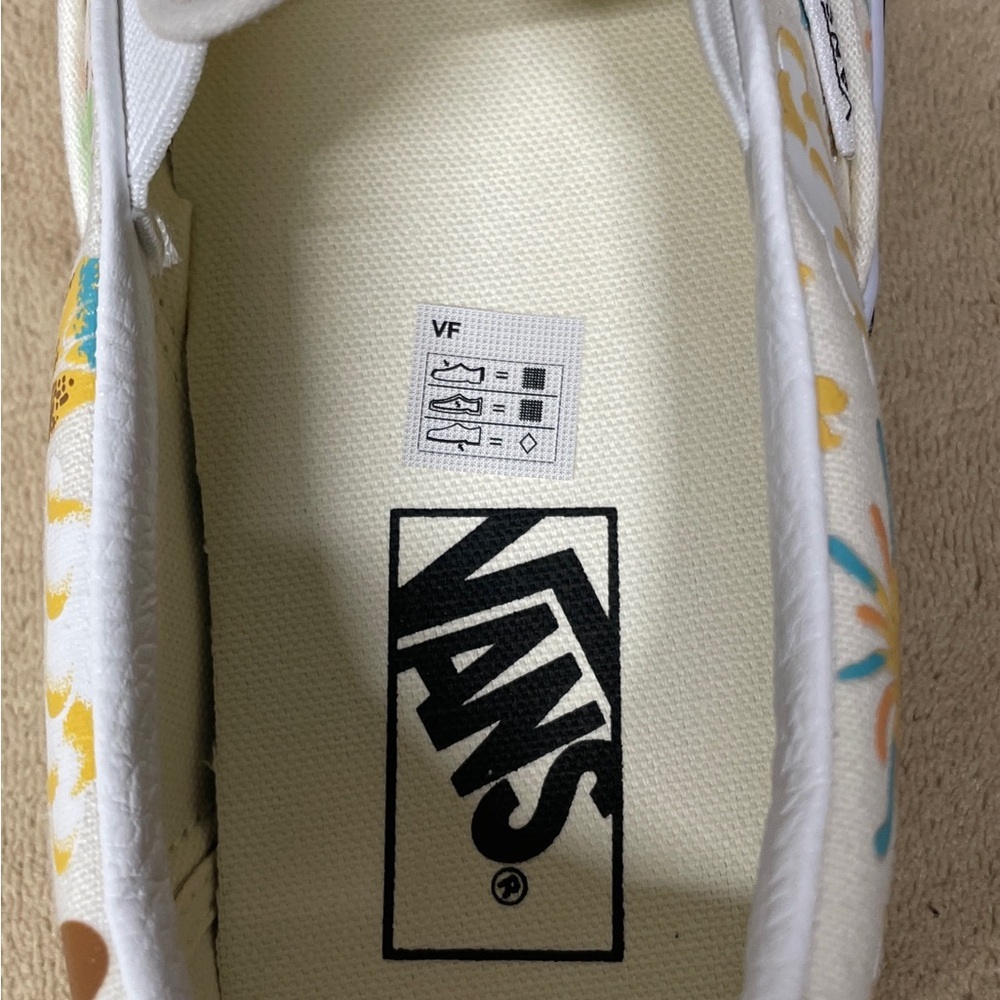Vans Cream Sneakers with Whimsical Outdoor Print‎ - Picture 5 of 6